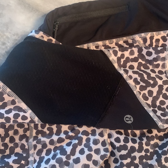 Lululemon animal print capris - Picture 4 of 5